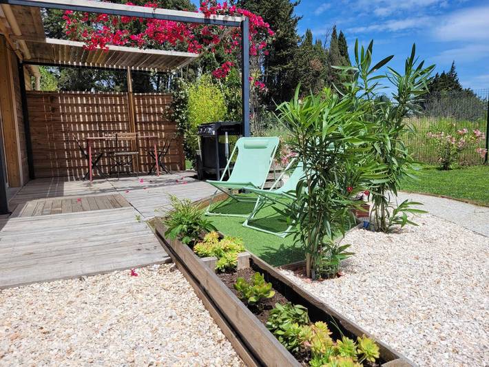 Gîte pour 4 personnes, avec Terrasse ainsi que Jardin et Piscine
