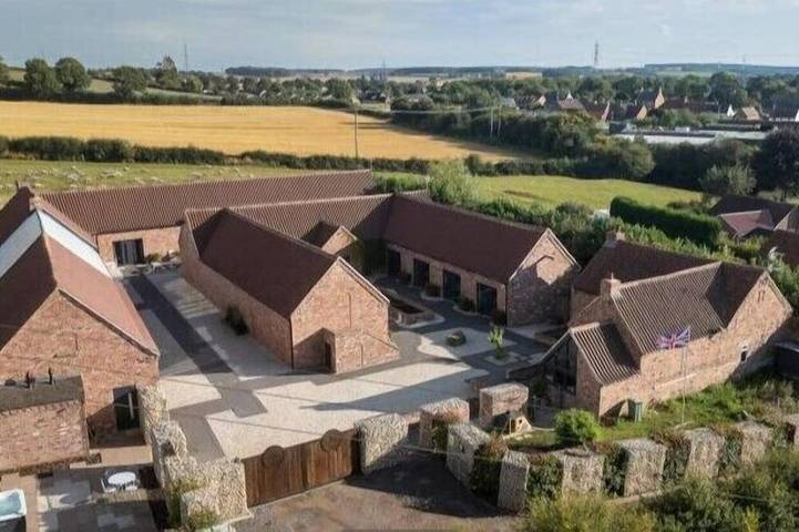 Holiday rental for 26 people, with garden and hot tub in Sherwood Forest