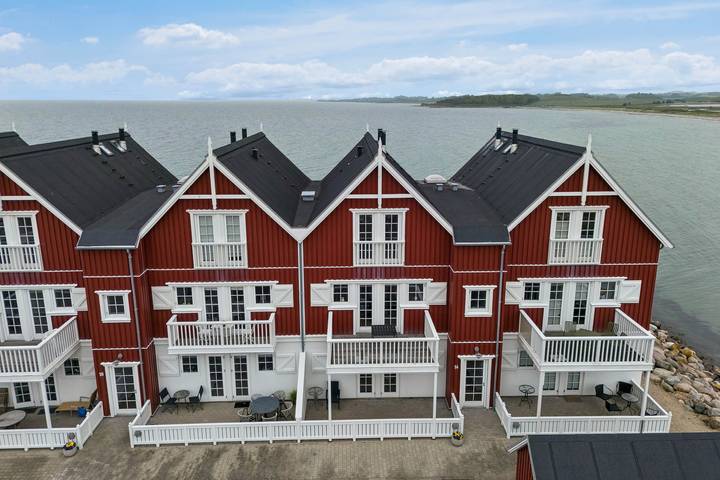 Ferielejlighed for 4 personer, med udsigt og terrasse samt søudsigt i Bagenkop
