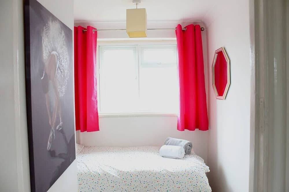 Private Comfortable 2 Bedroom Home away from Home in Spelthorne, Colne Valley Park