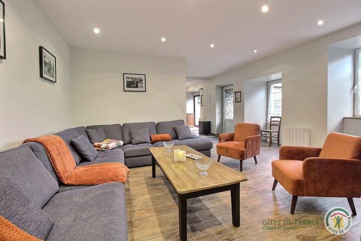 Gîte pour 10 personnes, avec piscine ainsi que jardin et terrasse à Paimpol - 2