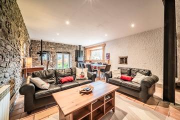 Cottage für 8 Personen, mit Seeblick und Garten in Frankreich