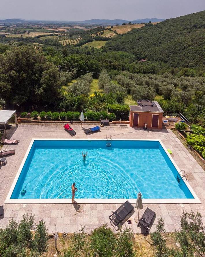 Agriturismo per 3 persone, con Terrazza e Giardino nonché Piscina e Vista lago a Roccastrada