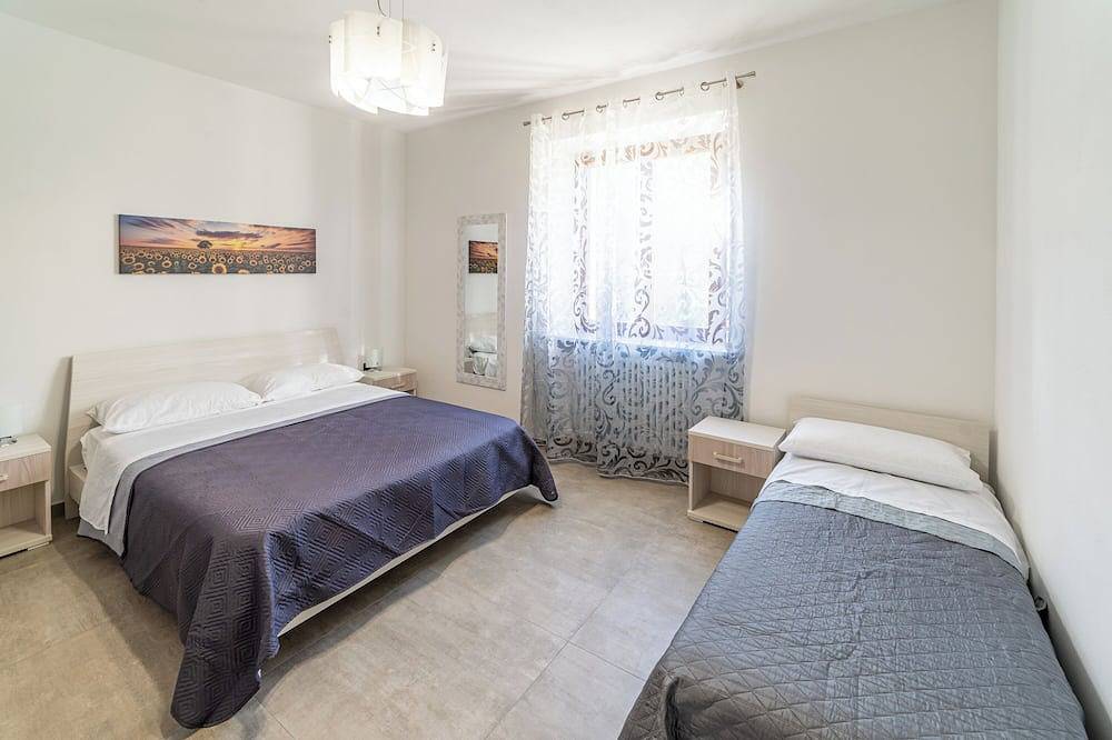 Ganze Wohnung, Apartment the Pomegranate, five minutes from the spa in Rapolano Terme, Siena Provinz