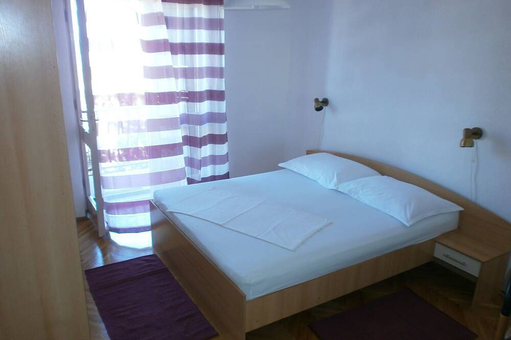 Entire apartment, Two bedroom apartment with balcony and sea view Podgora, Makarska (A-12326-b) in Podgora, Makarska Riviera
