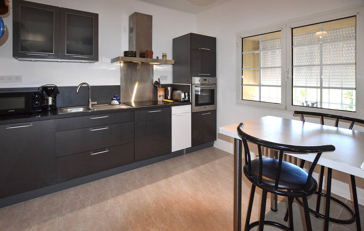 Charmant appartement avec piscine et jardin, à 1,5 km du centre-ville de Sernhac in Sernhac, Région de Nîmes