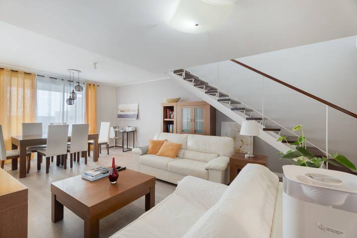 Ferienhaus für 4 Personen, mit Balkon und Garten in Arona