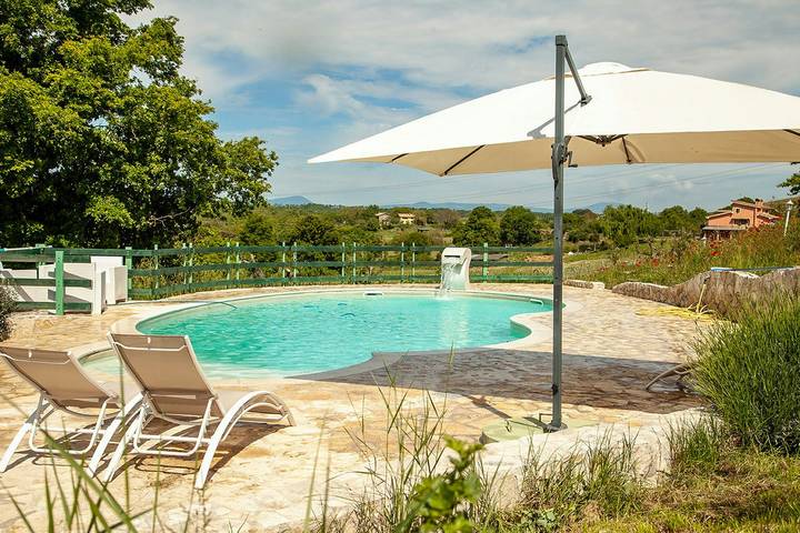 Location de vacances pour 6 personnes, avec jardin et sauna, adapté aux familles à Calcata