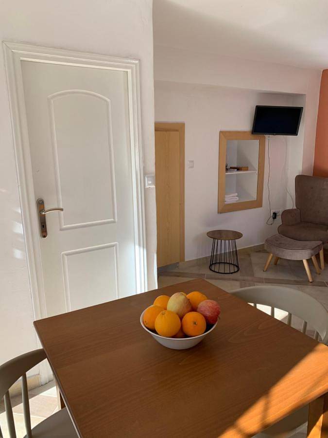 Gîte pour 2 personnes, avec vue et jardin dans Leonidion - 4