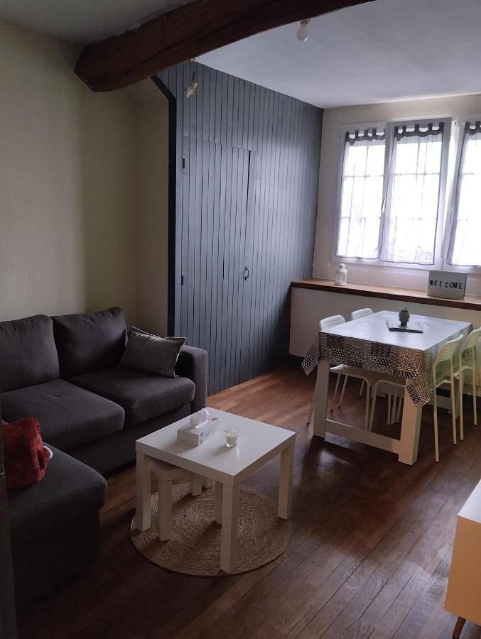 Appartement entier, One-Bedroom Apartment in Sombernon, Région de Dijon