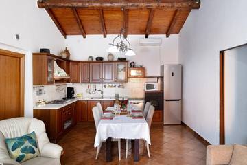 Villa per 9 Persone in Castiglione di Sicilia, Etna, Foto 4