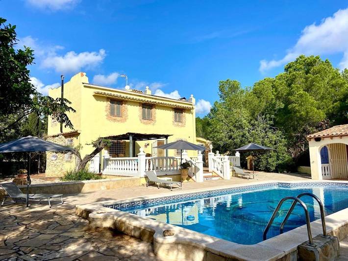 Casa rural para 8 personas, con piscina y jardín en La Ampolla