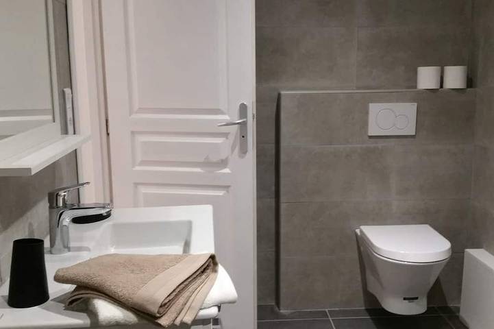 Gîte pour 2 personnes, avec terrasse ainsi que jardin et piscine à La Colle-sur-Loup - 4