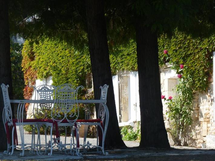 Chambre d’hôte pour 2 personnes, avec jardin ainsi que vue et piscine à Angoulême - 2