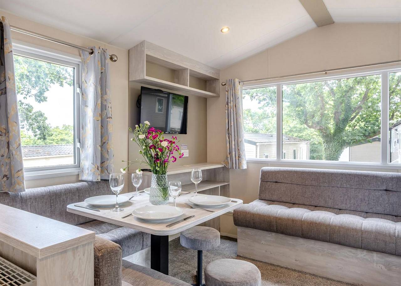 Bronze 2 Bedroom Caravan, Sleeps 6 P in Calbourne, Isle of Wight