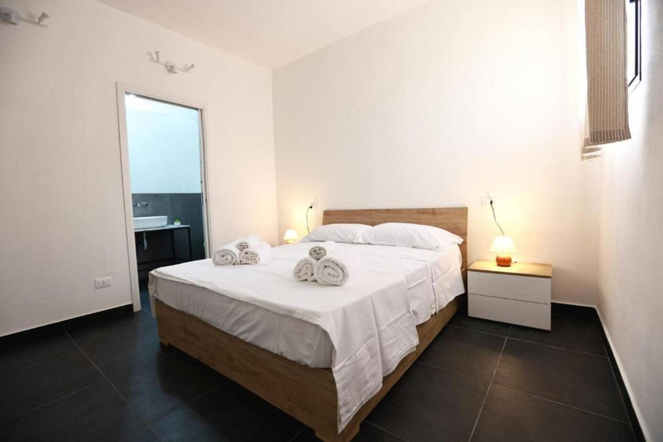 Room 'Altavilla 3' with Shared Garden and Air Conditioning in Torre Colonna-Sperone, Altavilla Milicia
