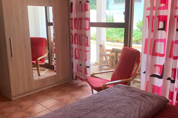 Apartamento entero, Tranquilo Apartamento en una Villa con piscina privada para toda la familia in El Durazno, Puerto de la Cruz