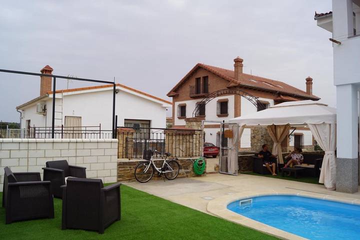 Casa rural para 4 personas, con vistas además de jardín y piscina, Se admiten mascotas en Provincia de Cáceres - 2