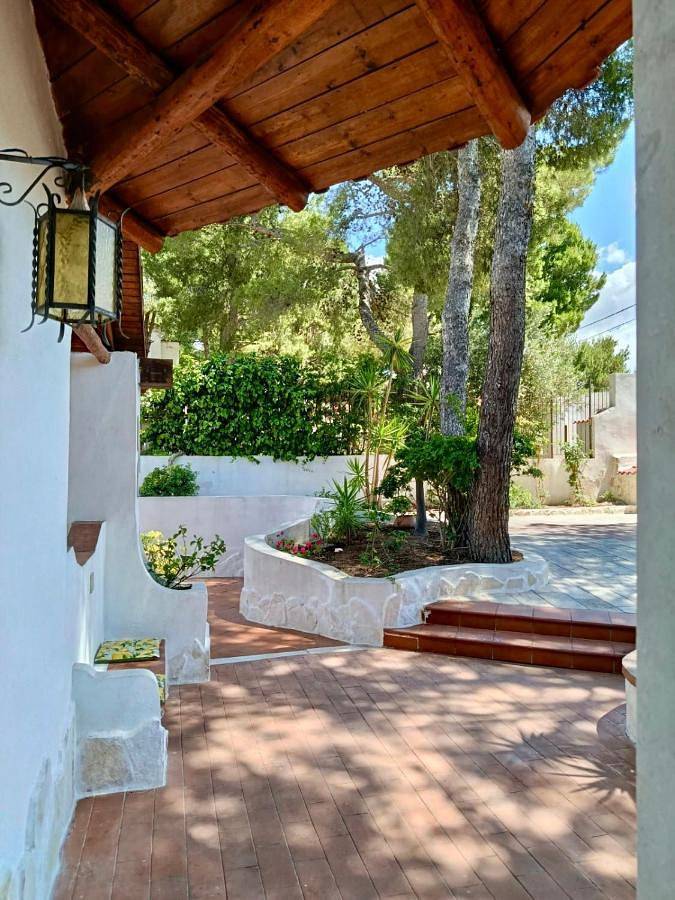 Villa Calipso in Baia di Porto Cupo, Taranto