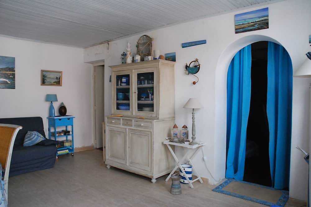 Maison au cœur de l île d Aix, proche océan, 2 chambres, 6 couchages in Île-d'Aix, Région de Rochefort
