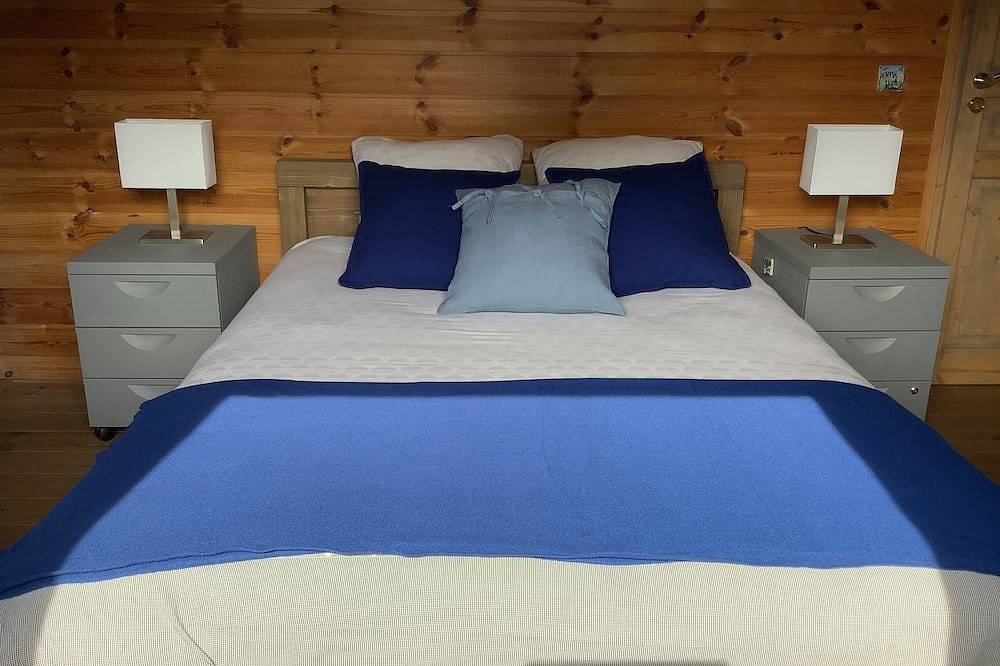 Modern and warm wooden house in a quiet area in Reilhanette, Nyons region