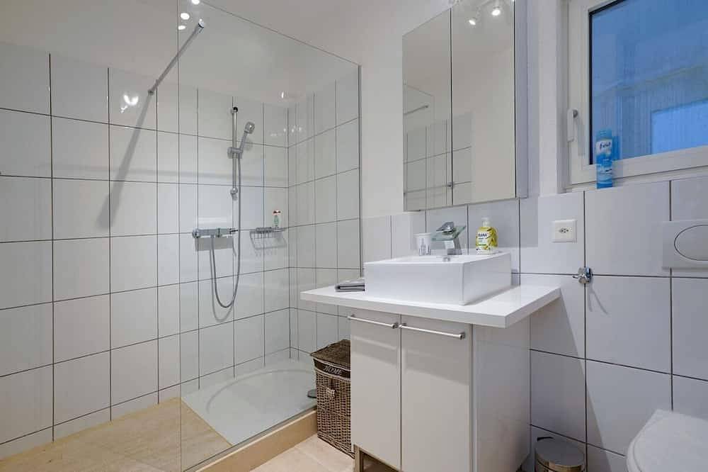 The Glass House & Spa Swisshomebnb in Caslano, Luganersee