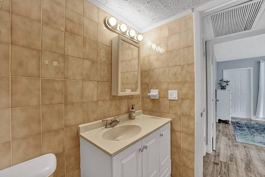 Ganze Wohnung, ⭐Only 5 Minutes To Beach ⭐ Downtown, Fast Wi-fi, Free Parking, Outdoor Grill in Delray Beach, Palm Beach County