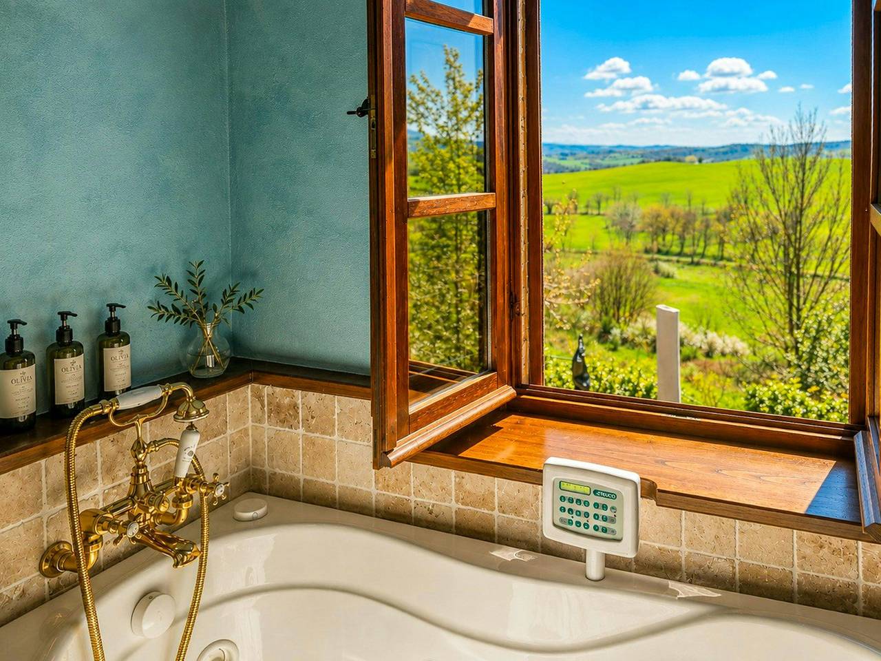 Villa mit Whirlpool in den Hügeln von Cetona in Cetona, Chianti