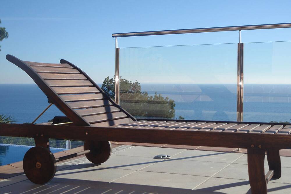 Ganze Wohnung, Ocean View Private Pool mit Sauerstoff, Terrasse mit Meerblick und Wald in Blanes, Costa Brava