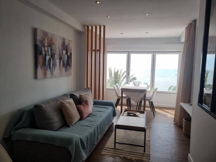 Ferienwohnung für 2 Personen, mit Meerblick und Garten sowie Kinderpool und Pool