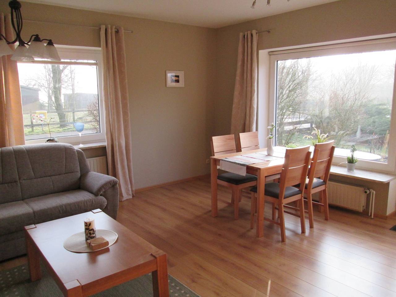 Ganze Wohnung, Ferienwohnung Lüke" mit privater Terrasse, Gemeinschaftsgarten und Wi-Fi in Wesselburener Deichhausen, Nordseeküste
