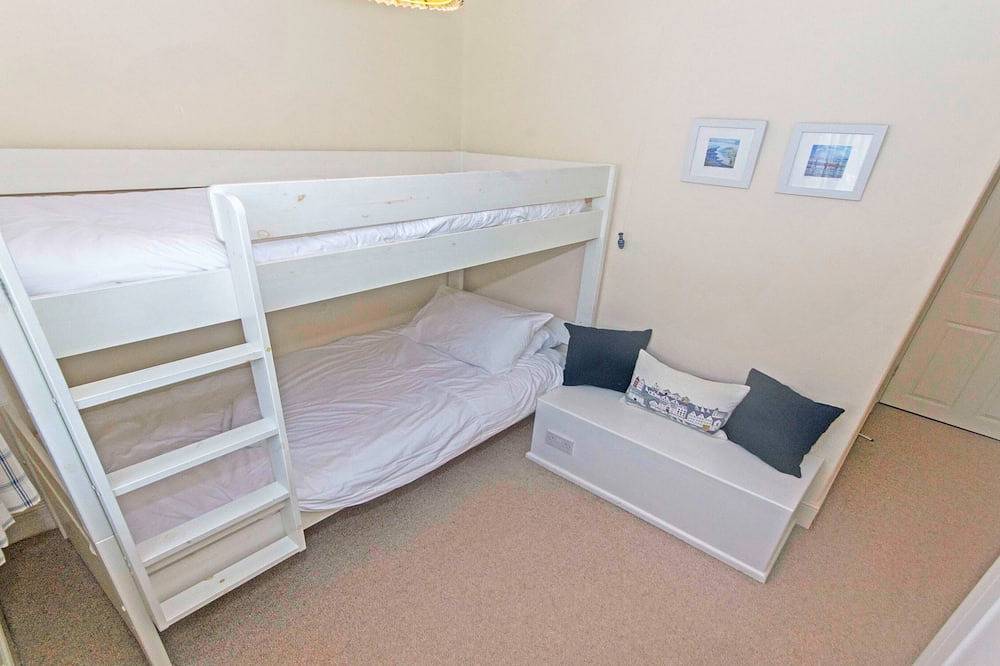 Cloudbreak | Hot Tub* | Log Burner, Dogs Welcome in Braunton, Devon