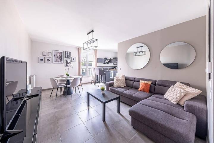 Gîte pour 6 personnes, avec Balcon et Jardin à Villeneuve-Saint-Denis