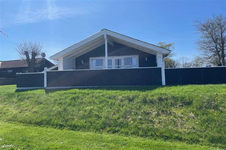 Ferieudlejning for 5 personer, med terrasse og have i Sæby
