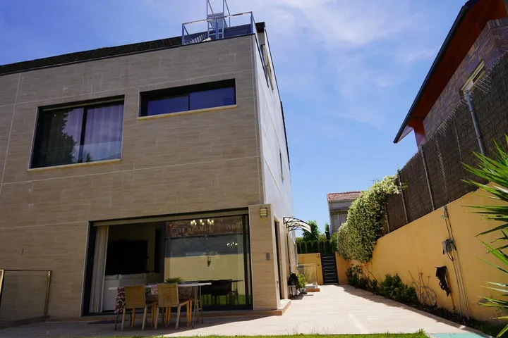 Casa de vacaciones para 9 personas, con piscina y jacuzzi, Se admiten mascotas - 1