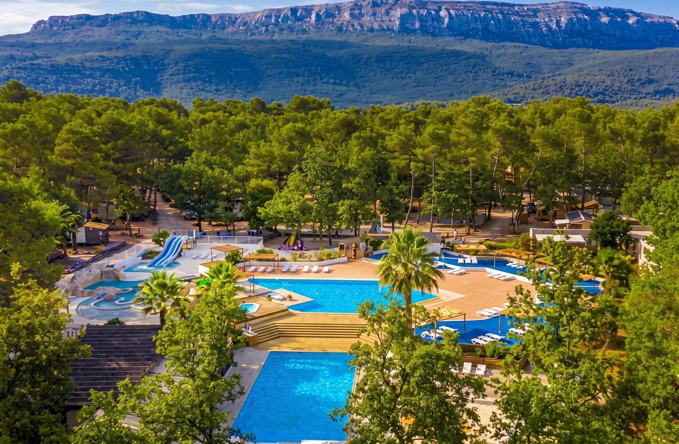 Bungalow confortable à Nans-les-Pins avec piscine partagée in Nans-les-Pins, Région de Brignoles