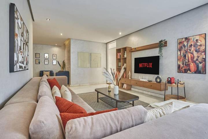 Gîte pour 8 personnes, avec jardin et vue ainsi que bassin pour enfant et piscine, animaux acceptés à Bouskoura