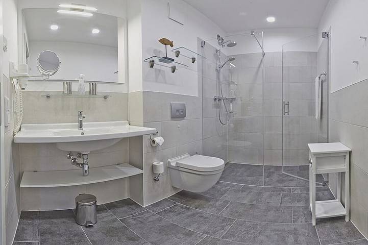 Ganze Wohnung, Charmante Suite mit Pool-Saunalandschaft, Spa-Wellnessbereich, Restaurant. in Börgerende, Börgerende-Rethwisch