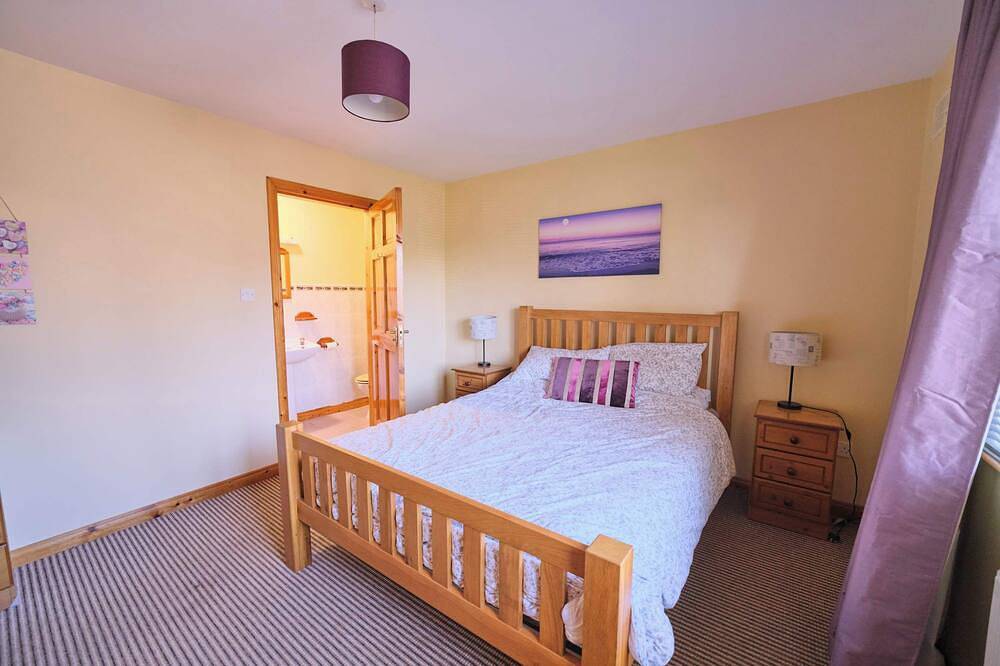 3 Bedroom Coastal Retreat by Travel Lets Holiday Homes Bundoran Near Beaches & Surf in Donegal, County Donegal