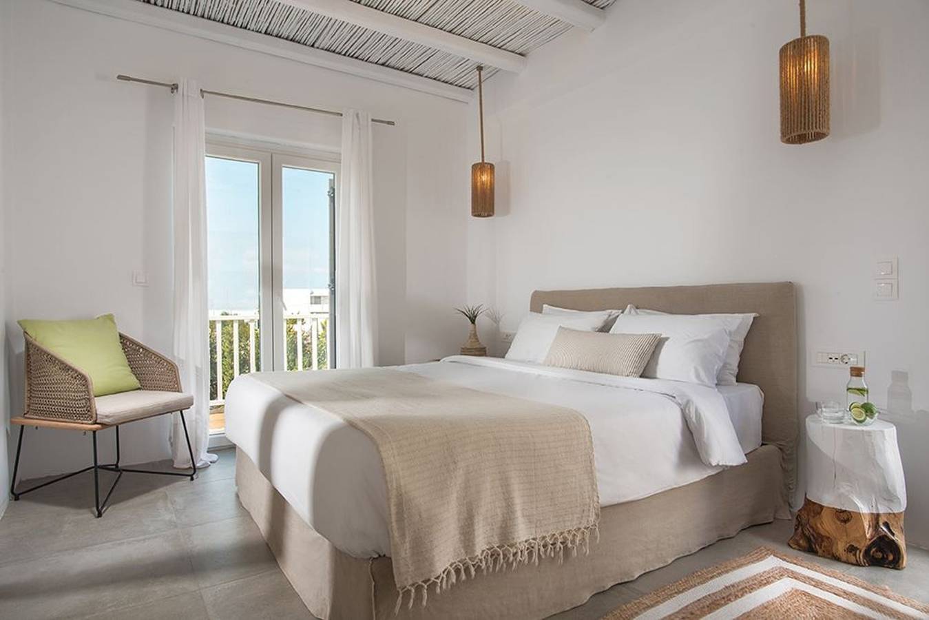 Magnificent Milos Room | Elysia Room | Private Furnished Balcony | Outdoor Dining Area | Prime Location in Pollonia, Milo