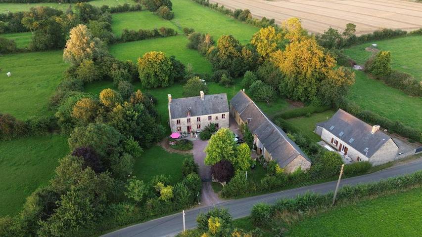 Chambre d’hôte pour 2 personnes, avec terrasse ainsi que jardin et vue dans Cotentin