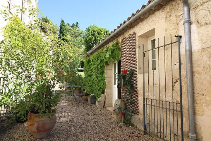 Location de vacances pour 3 personnes, avec jardin à Saint-Michel-de-Fronsac
