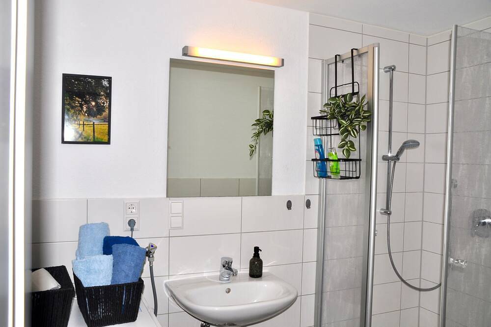 Appartement indépendant sur domaine équestre avec terrasse commune, jardin et Wi-Fi in Gomadingen, Neckar-Alb
