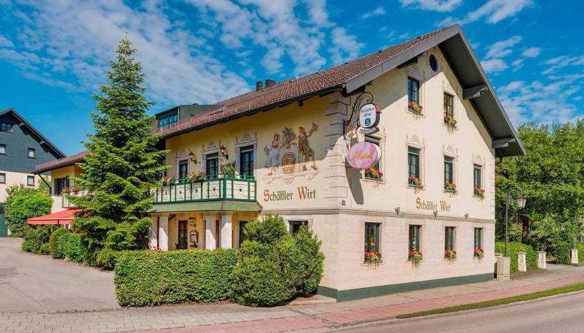 Hotel, mit Terrasse in Aschheim