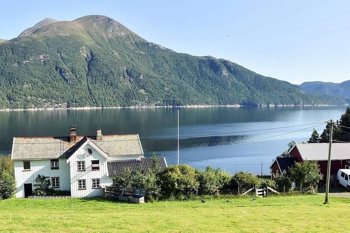 Ferienhaus für 7 Personen, mit Terrasse in Halsa