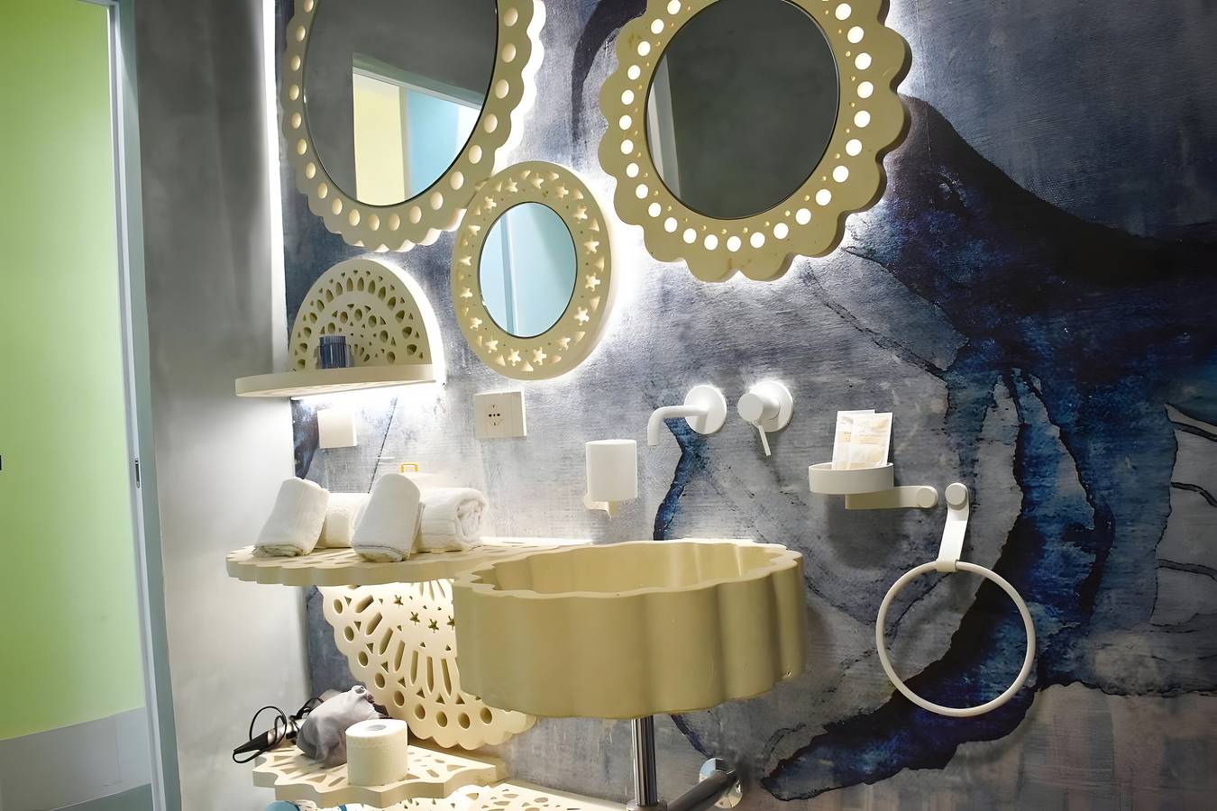 Appartamento intero, Appartamento 'Bianco Mare Delfino' con Balcone, Wi-Fi e Aria Condizionata in Otranto, Otranto e dintorni