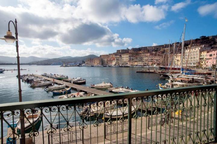 Appartement de vacances entier, Appartement de vacances pour 8 personnes avec balcon in Portoferraio, Archipel toscan