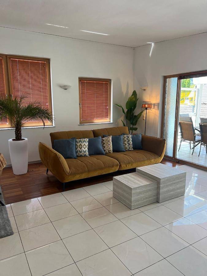 Ferienwohnung für 10 Personen, mit Whirlpool und Terrasse