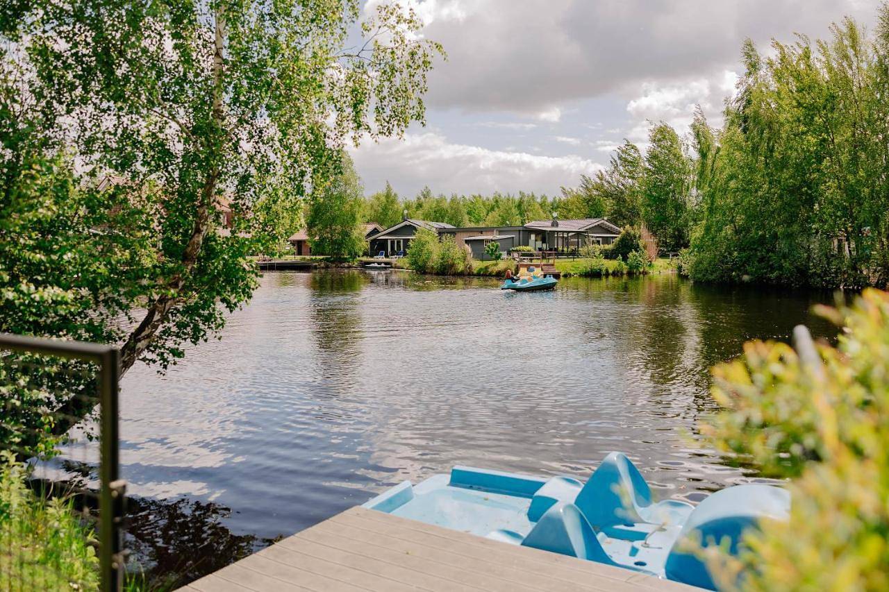 Ferienhaus Friese, direkt am See, mit hauseigenem Tretboot, hauseigener Sauna sowie Whirlpool, Kamin, eingezäuntes Grundstück, direkter nähe Kinderspieleparadies sowie Reit- und Ponyhof in Twist, Emsland