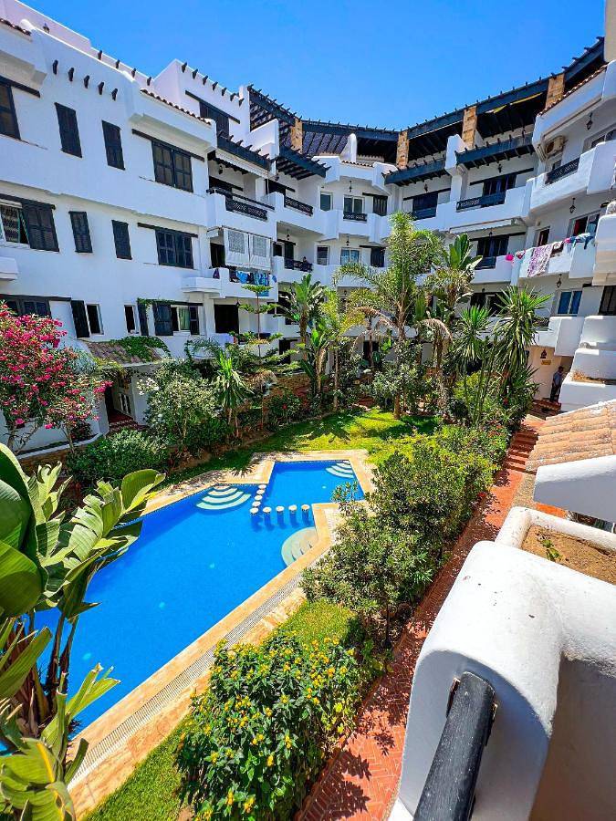 Gîte pour 7 personnes, avec jardin et vue ainsi que piscine et balcon dans Oued Laou